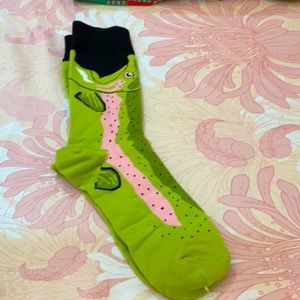 Mens green fish novelty socks.